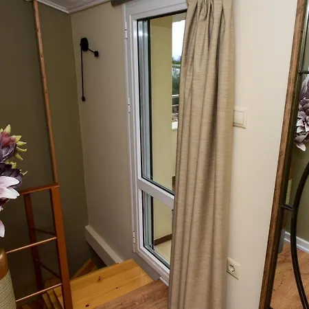 Nikole's Cozy 80m2 * Tirós