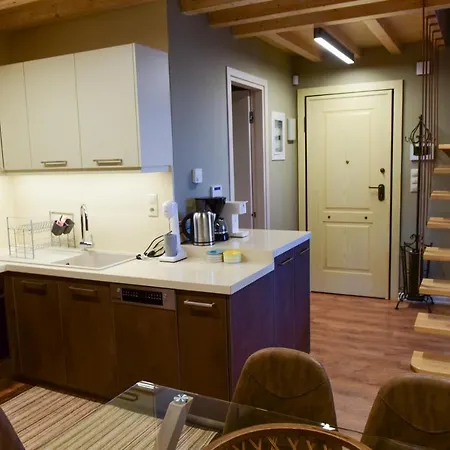 Nikole's Cozy 80m2 펜션 Tirós