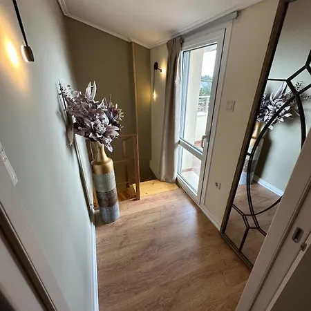 Nikole's Cozy 80m2 Tirós