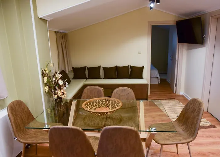 Nikole's Cozy 80m2 * Tirós