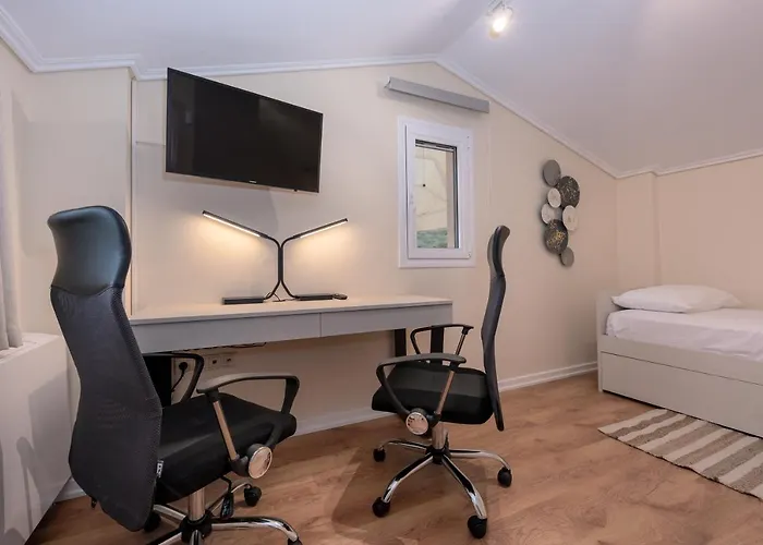 Nikole's Cozy 80m2 Tirós